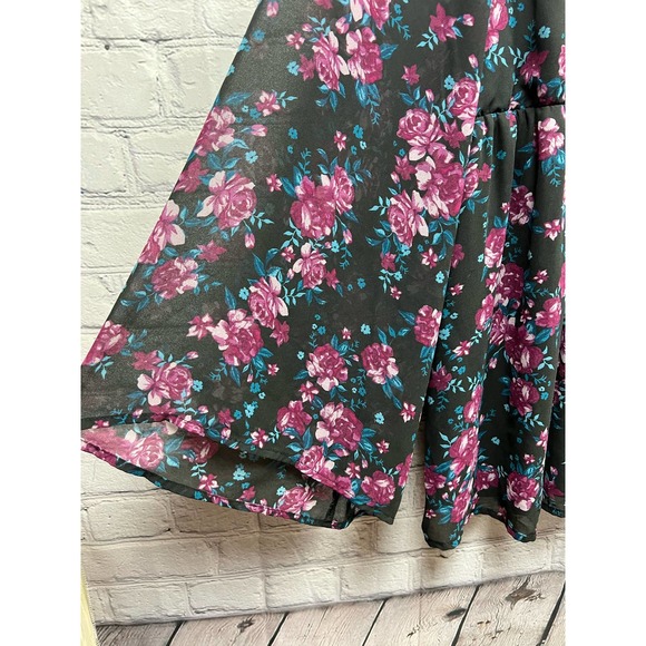 Torrid Black Floral Print Chiffon Bell Sleeve Tunic Womens Plus Size 4X - Picture 4 of 7